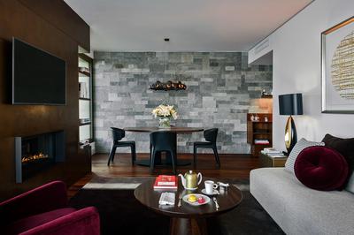 Lake View Suite