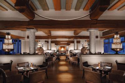 Oak Grill & Pool Patio