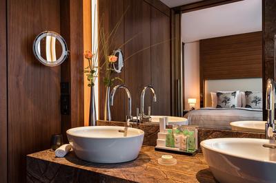 Lake View Suite