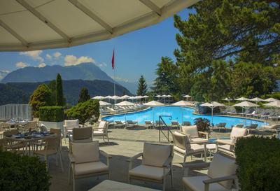 Oak Grill & Pool Patio