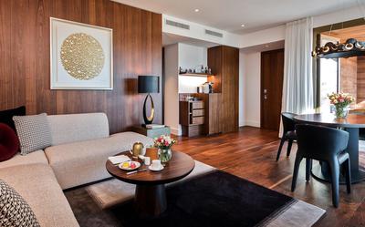 Lake View Spa Suite