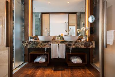 Lake View Panoramic Suite