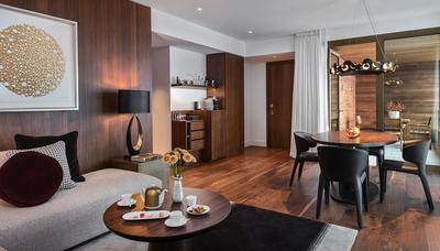 Lake View Panoramic Suite