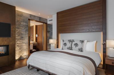 Lake View Spa Suite
