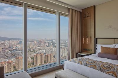 Guest Room, 1 King, City View