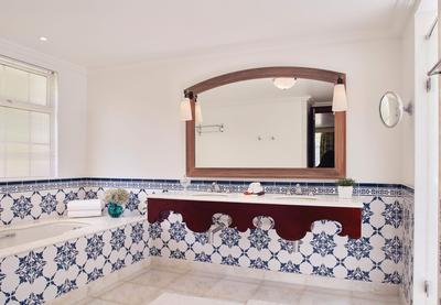 Noble Suite