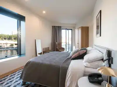 Corner Suite with Harbour View