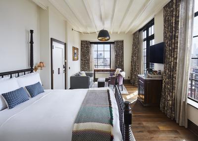 Guest Room Deluxe Queen