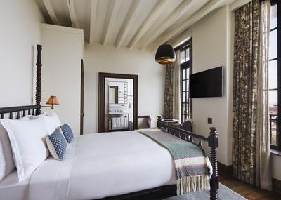 Guest Room Loft Queen