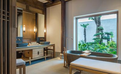 Four-Bedroom Antique Villa