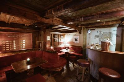 Polo Bar