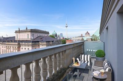 Deluxe Balcony Suite
