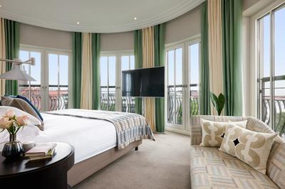 Signature Panoramic Suite