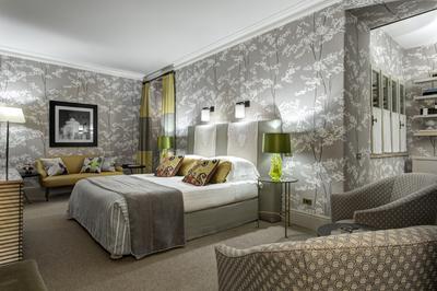 Deluxe Deluxe and Family Room