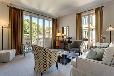Vaselli Suite