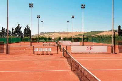 Tennis Club