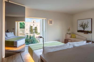 Junior Corner Suite