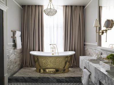 Signature Suite Bathroom