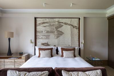 Deluxe Room – Partial Garden View