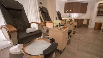 Esencia Wellness Spa - Pedicure