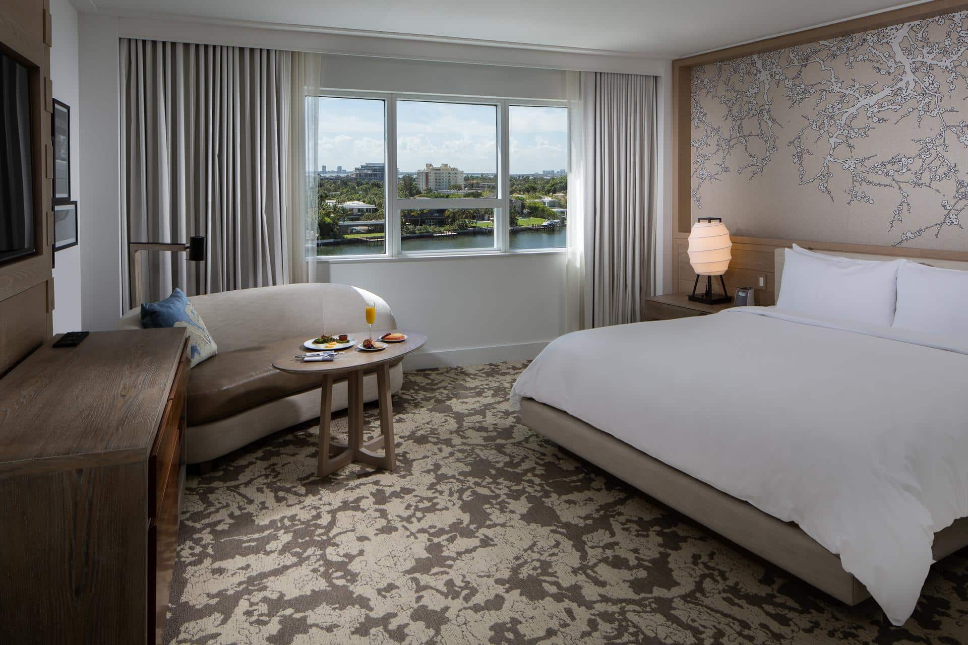 Bay View King Room Accessible