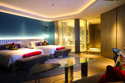 Spectacular Room, Larger Guest Room, 2 Double, City View, High Floor, Balcony