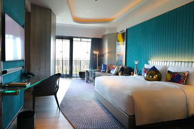 Wonderful Room, Larger Guest Room, 1 King, Lake View, Balcony