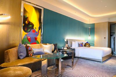 Spectacular Room, Larger Guest Room, 1 King, Lake View, High Floor, Balcony