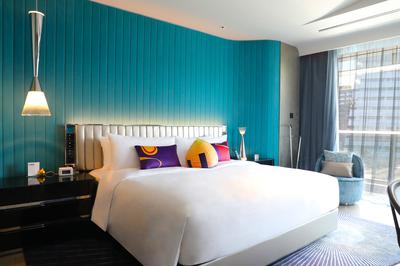 Cozy Suite, 1 Bedroom Suite, 1 King, Lake View, Balcony