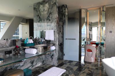 Fantastic Suite, 2 Bedroom Suite, City View, Corner Room
