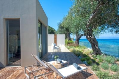 HRH Ivory Villa Deck Terrace