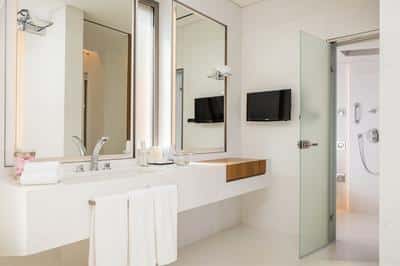 HRH Pearl Villa Bathroom