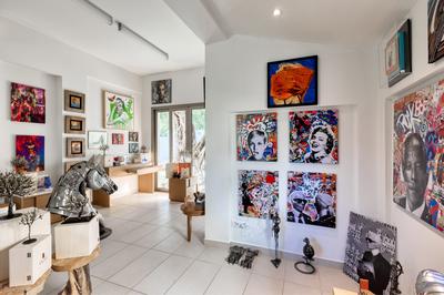 Art Gallery