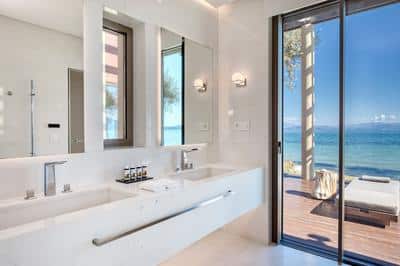 HRH Ivory Villa Bathroom