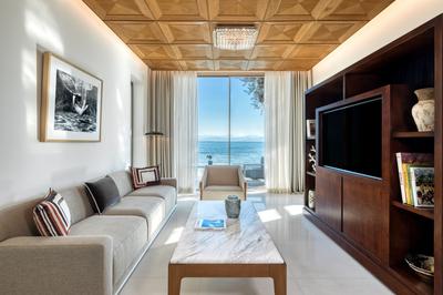 HRH Ivory Villa Living Room
