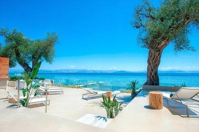 Haute Living Deck