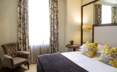 Classic Room - Queen Bed