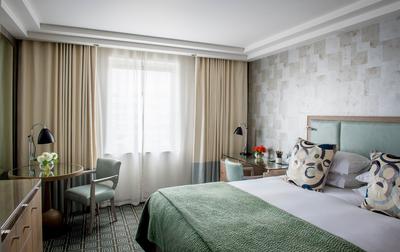 Deluxe Room - Queen Bed
