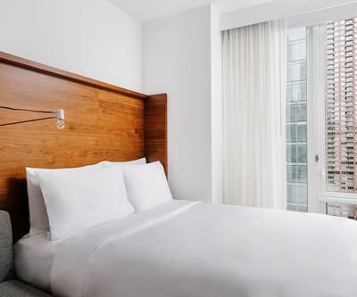 Queen Room Corner City
