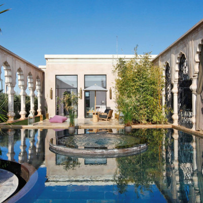 Palais Namaskar image