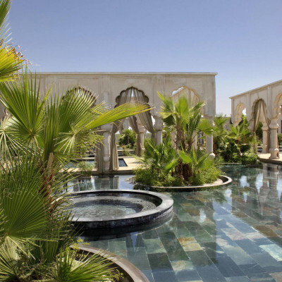 Palais Namaskar image