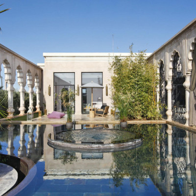 Palais Namaskar image