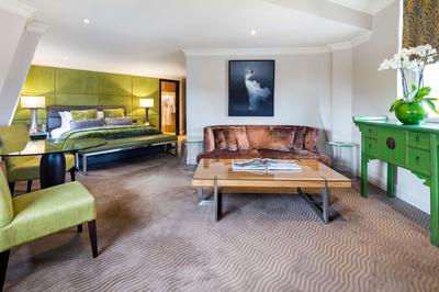 Corner Suite