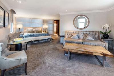 Corner Suite