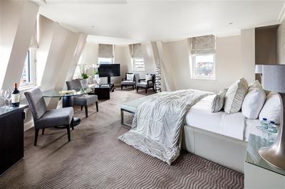 Corner Suite
