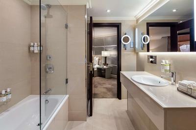Corner Suite