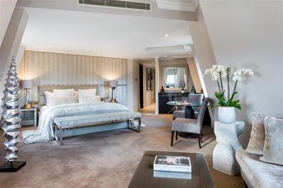 Corner Suite