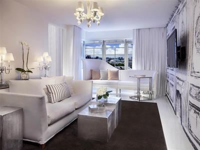 Guest room