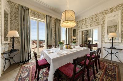 De la Ville Penthouse Suite