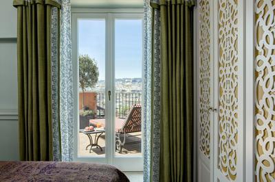 Deluxe Panoramic View Room